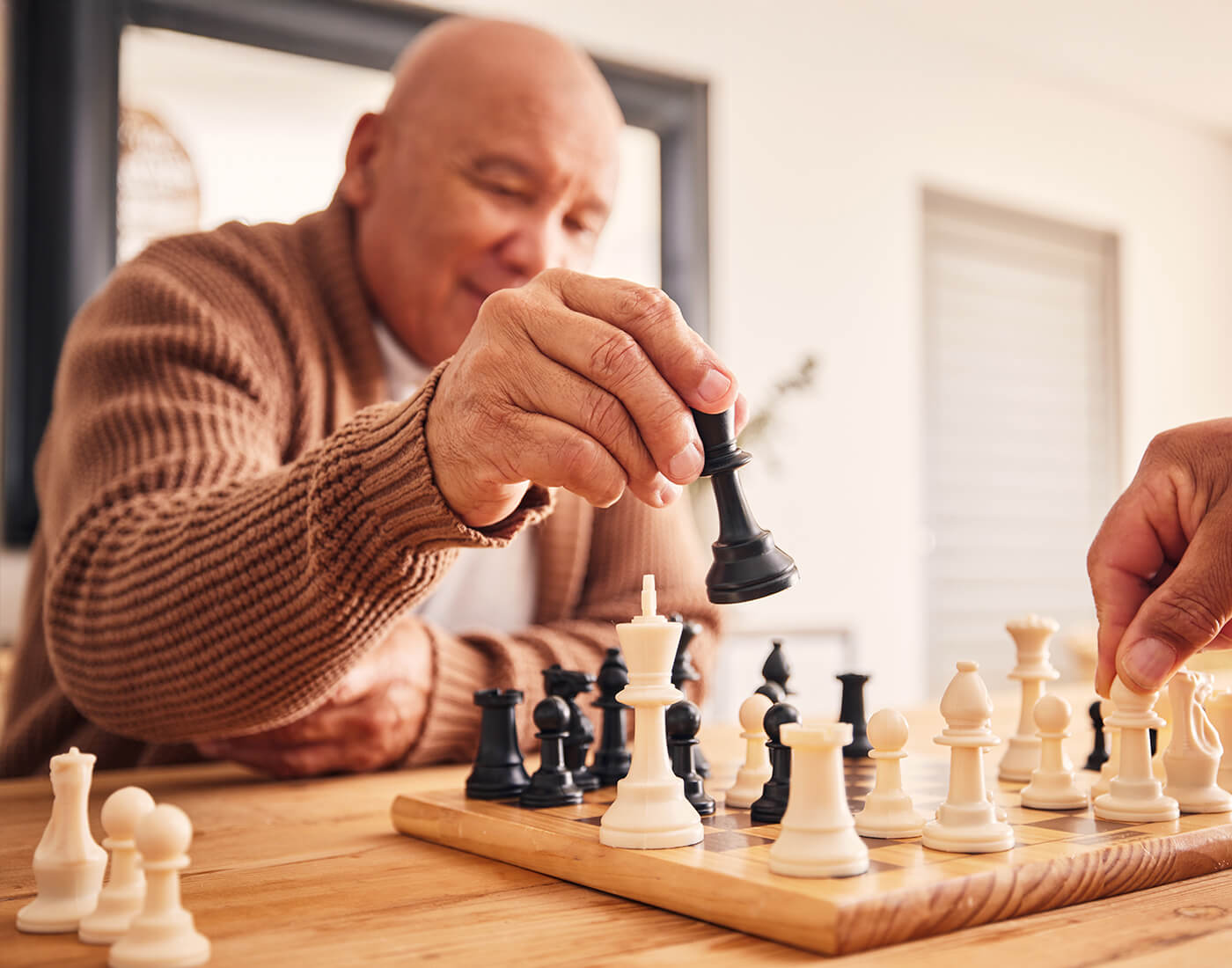 playing-chess-with-friend (1) Senior man playing chess with a friend